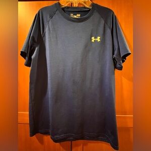 MENS UNDER ARMOUR TSHIRT
SIZE SMALL
EXCELLENT CONDITION